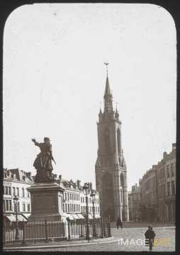 Statue et beffroi (Tournai)